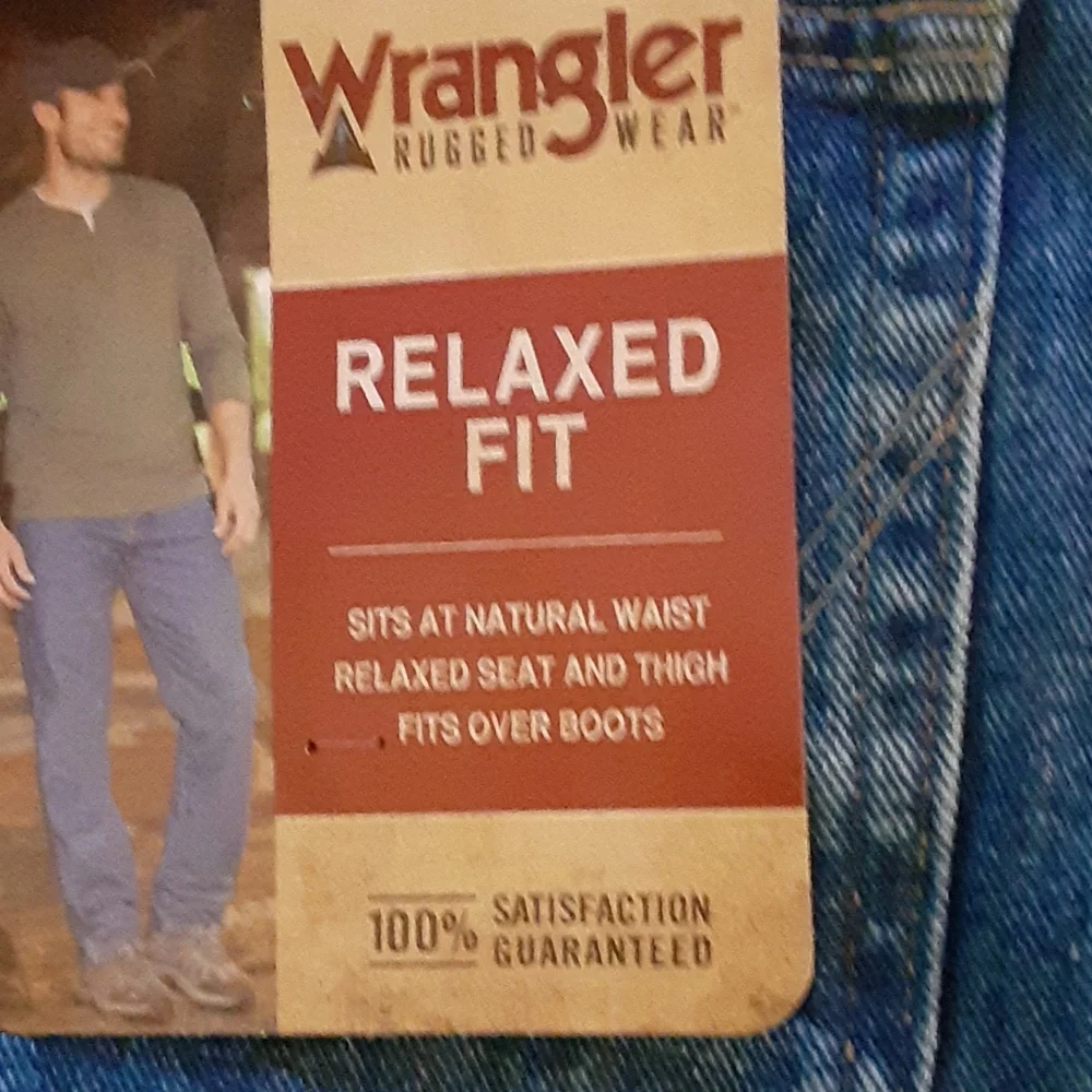 Wrangler Rugged Wear relaxed fit classic jean 5 pocket style NEW 52X28 MSRP $35…
